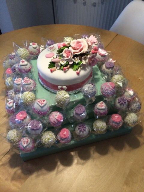 Wedding Cake & Pops 01