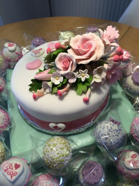 Wedding Cake & Pops 02